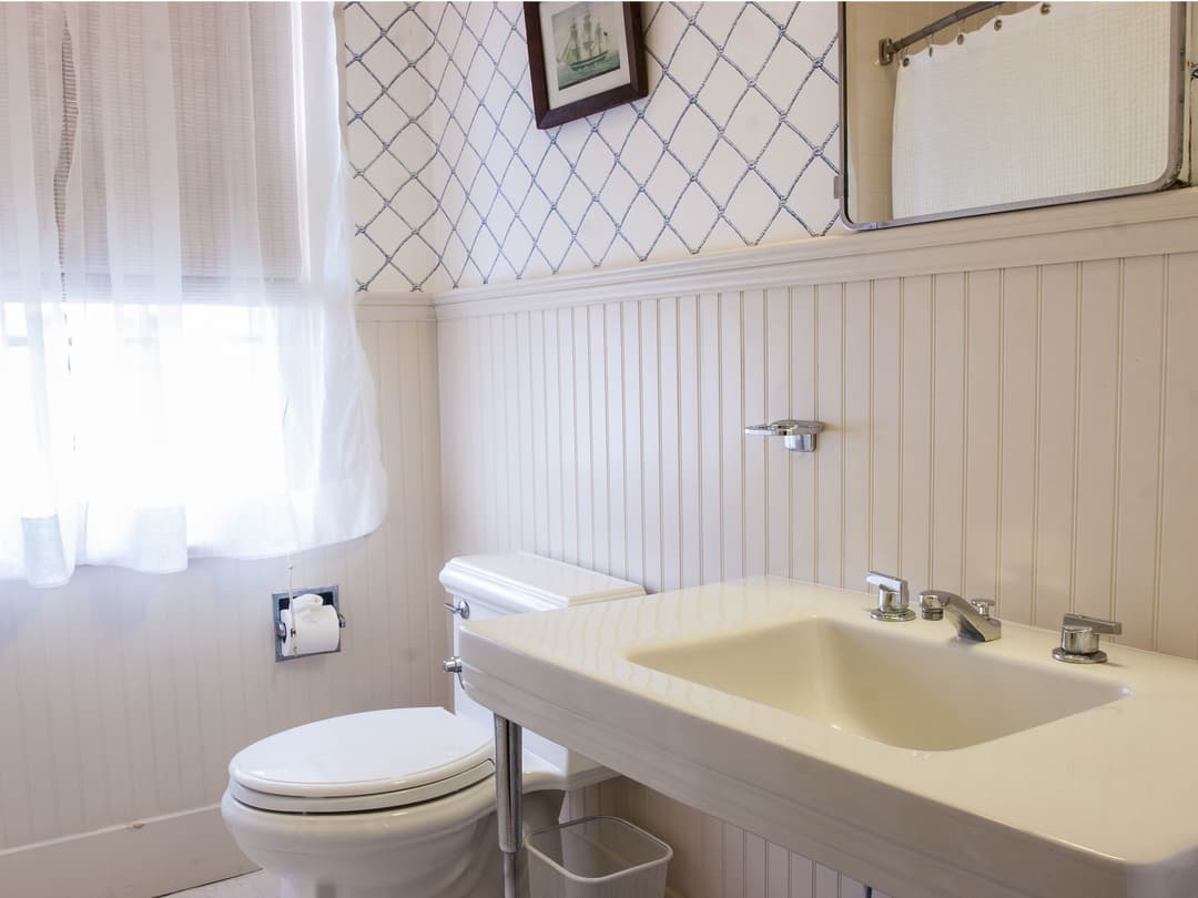 2-5-bathroom. Full bath with shower tub near bedroom #5 [5]