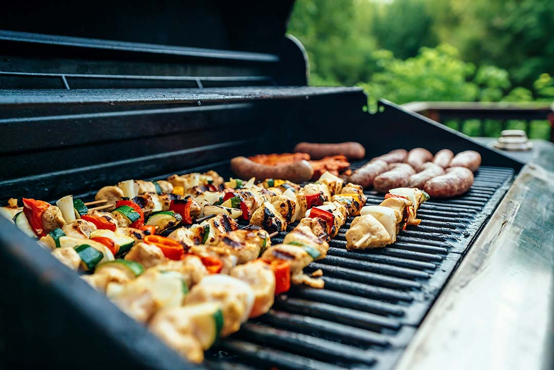 Cleaning a BBQ Grill